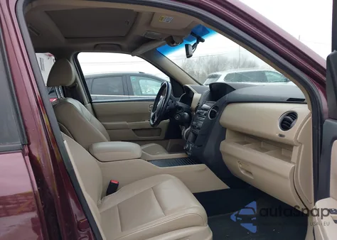 2015 Honda Pilot Touring z USA, uszkodzony, nr VIN 5FNYF3H95FB005324